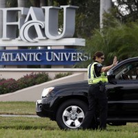 Во Флориде на крыше местного университета полиция застрелила вооруженного бомжа