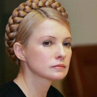 Юлия Тимошенко требует отвезти её в суд