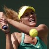 В теннисном турнире WTA Шарапова обыграла Веснину и вышла в четвертый круг