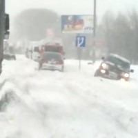 Сотрудники МЧС брали по 100 гривен за освобождение машины из снега
