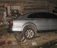 На Закарпатье Volkswagen Passat протаранил жилой дом, пострадали 3 человека