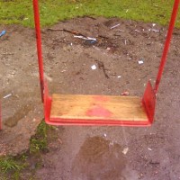 В Подмосковье ребенка смертельно травмировали качели