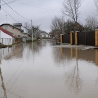 Наводнение в западной Украине: по улицам плавают на лодках 