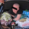 Украинские пограничники задержали нелегала, спрятавшегося в багажнике
