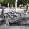 В Запорожье автомобиль въехал в автобусную остановку с людьми