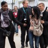 Активистки Femen атаковали президента Франции на авиасалоне Ле Бурже