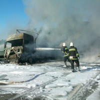 В Ровненской области на трассе сгорел грузовик с химикатами
