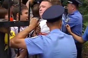 В Киеве милиционер избил девушку, возбуждено уголовное дело