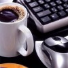 Пить перед компьютером опасно для здоровья