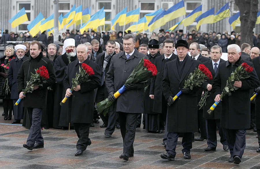 День соборности в Украине: правительство страны возлагает цветы, а люди требуют освободить Юлю