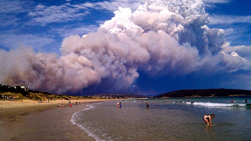 В пожарах на Тасмании без вести попали десятки людей