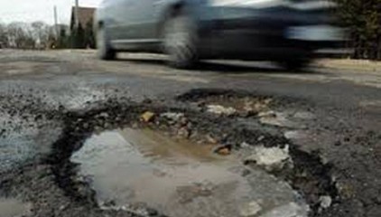 Азаров пообещал всё возможное для скорейшего восстановления украинских дорог