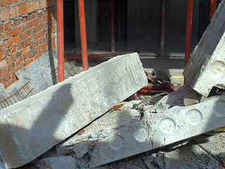 В Крыму детей, игравших на стройке, придавило бетонной плитой