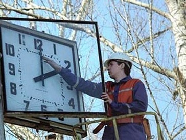 Сегодня ночью Украина переводит часы на летнее время