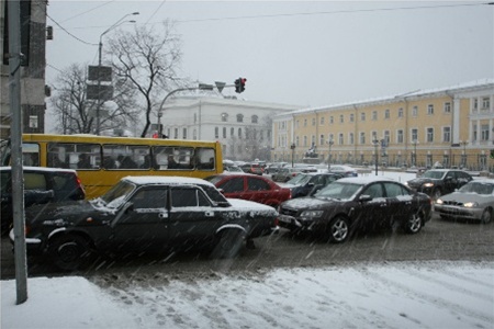 Киевская Госавтоинспекция в пробках обвиняет самих водителей