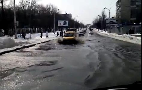 Киеву грозит подтопление: Петровка и Голосеевка уже «плавают»