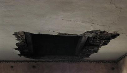 Во львовском детском театре упавшая с потолка штукатурка ранила людей