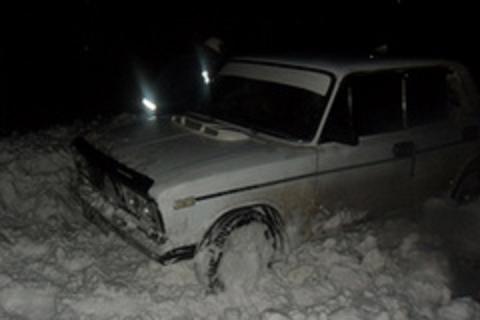 Под Новосибирском четверо людей задохнулись в машине, застряв в снегу