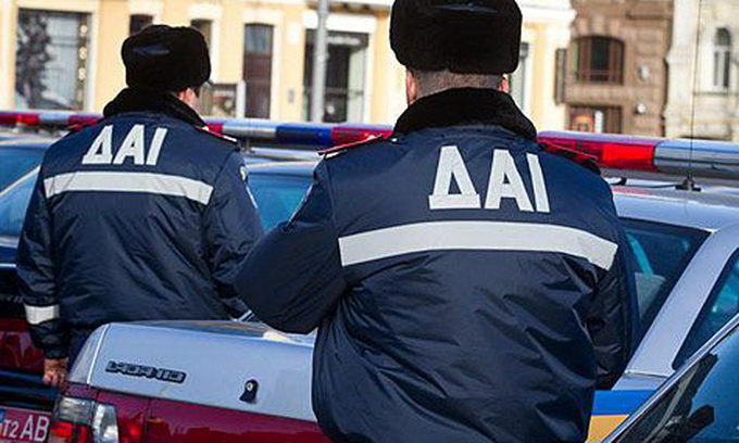 В Киеве машина ГАИ сбила на пешеходном переходе мужчину