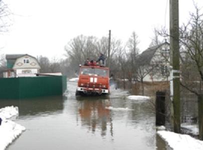 На Черниговщине вода прорвала дамбу и затопила село