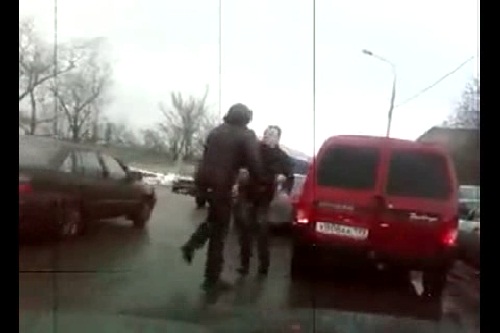 На Московском шоссе водители устроили драку с поножовщиной