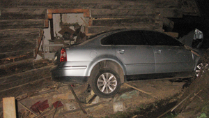 На Закарпатье Volkswagen Passat протаранил жилой дом, пострадали 3 человека