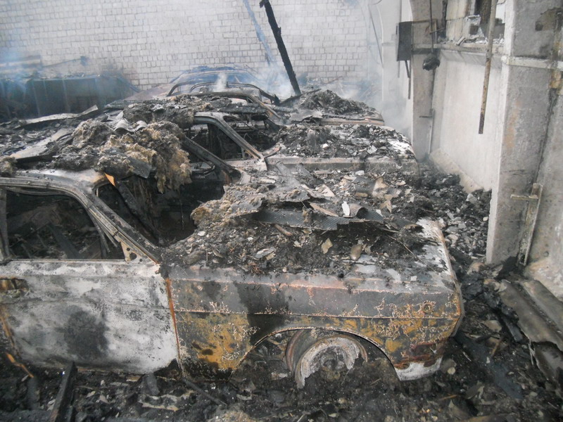 В Луганске на СТО сгорели 7 автомобилей 