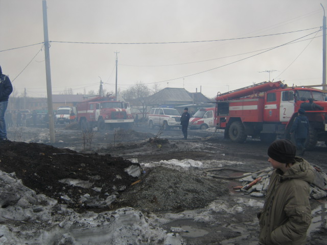Сильный пожар в Омске охватил сразу 5 домов