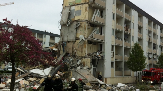 Во Франции при взрыве газа обрушился жилой дом
