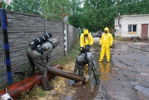 Во Львове спасатели устраняли утечку хлора