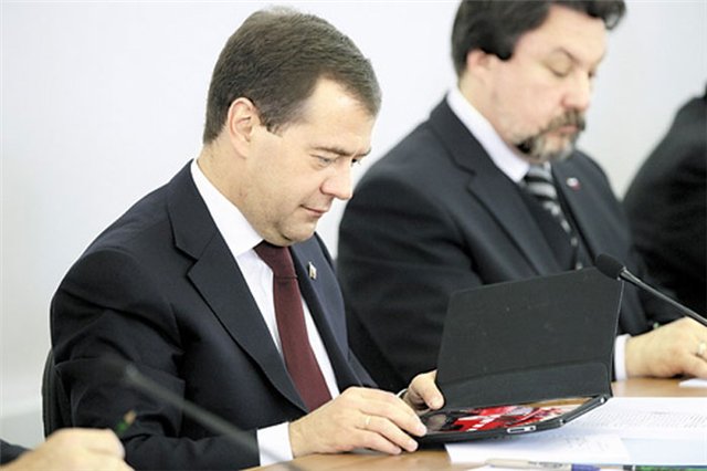 Дмитрий Медведев отказался от IPad