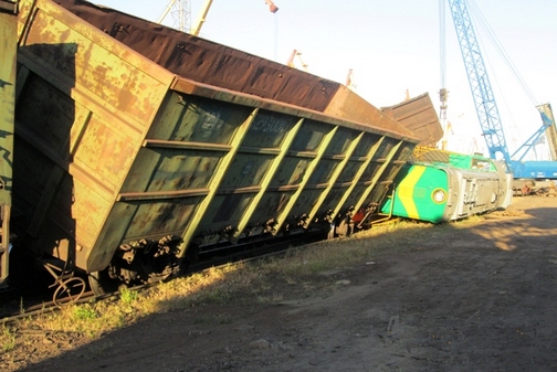 В Николаеве с рельс сошел грузовой поезд