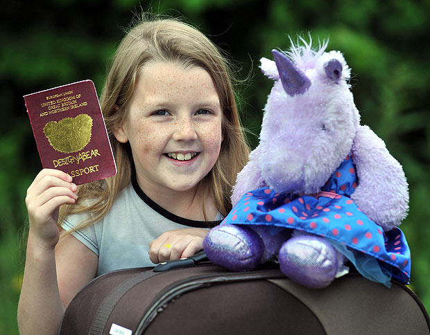 9-летняя девочка пересекла турецкую границу с паспортом игрушечного единорога