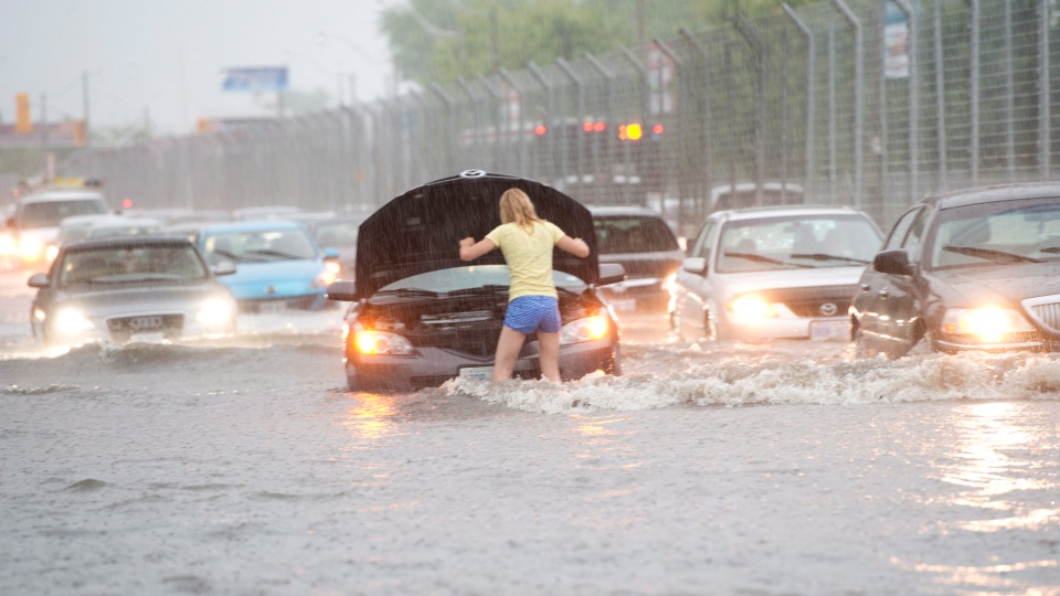 В канадском городе Торонто началось сильное наводнение