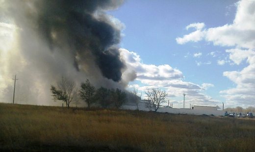 В Оренбургской области горит мясоперерабатывающий завод