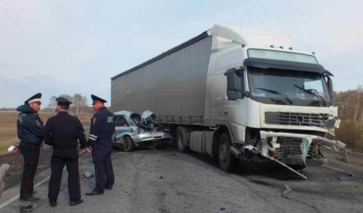 Женщина и ребенок погибли в ДТП под Омском