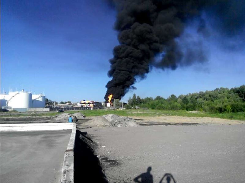 При пожаре на нефтебазе под Киевом пострадали 14 человек