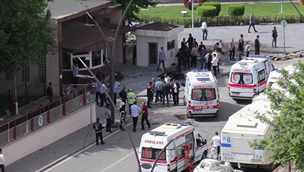 В Турции в результате теракта погибли трое полицейских
