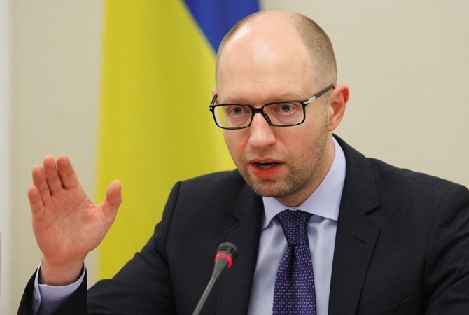 Яценюк: Я требую снять запрет на перемещение украинских фур по РФ
