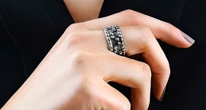 Значение кольца на среднем пальце руки Источник