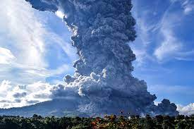 Десятки пострадавших и один погибший в результате извержения вулкана в Индонезии